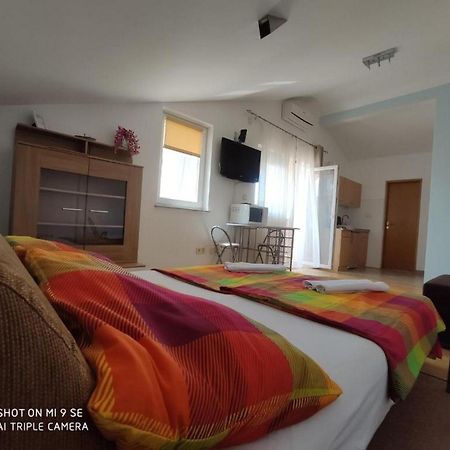 Apartments Vala Vinišće Стая снимка