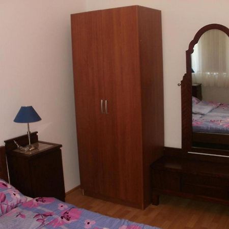 Apartments Vala Vinišće Стая снимка
