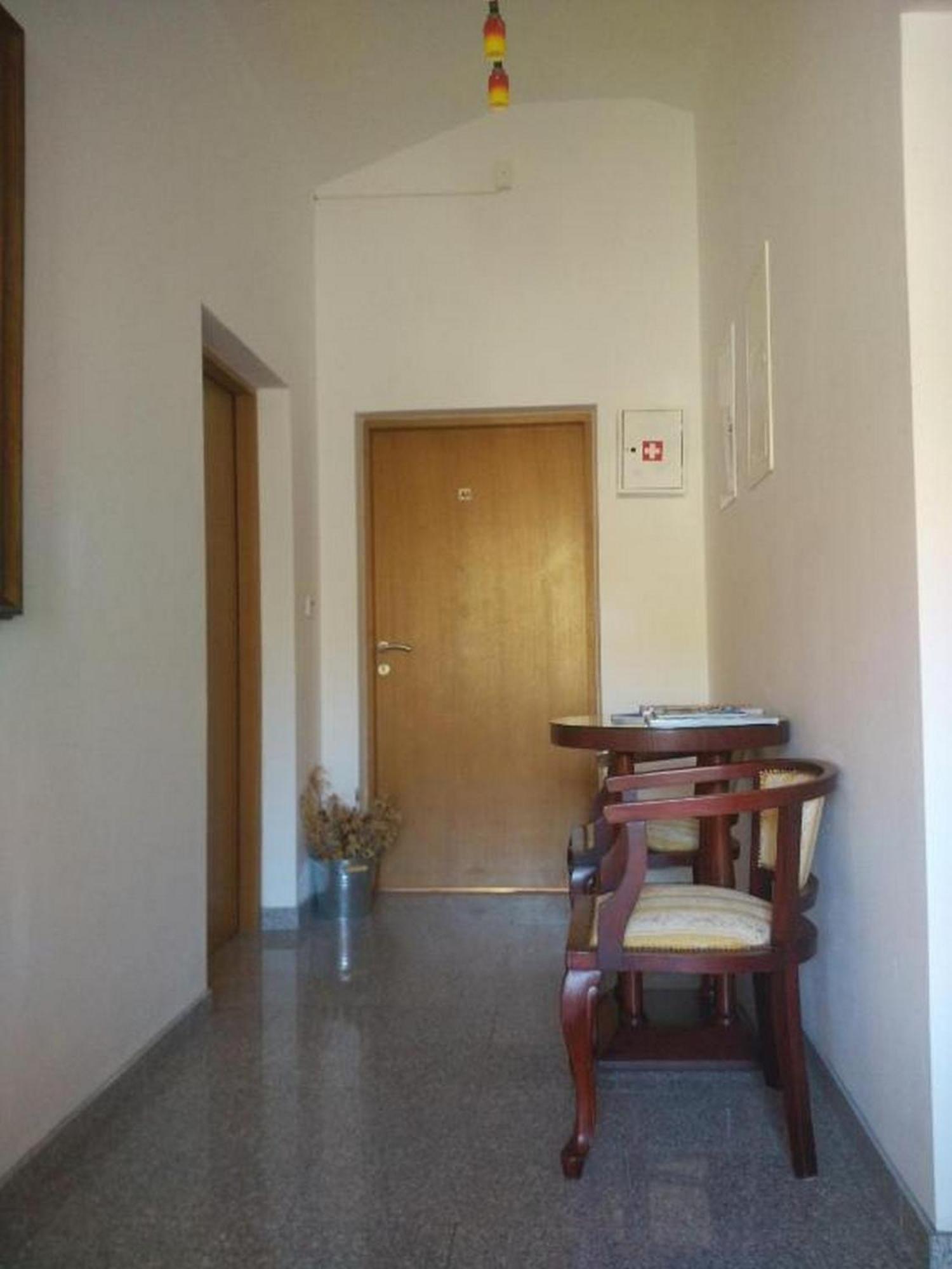 Apartments Vala Vinišće Стая снимка