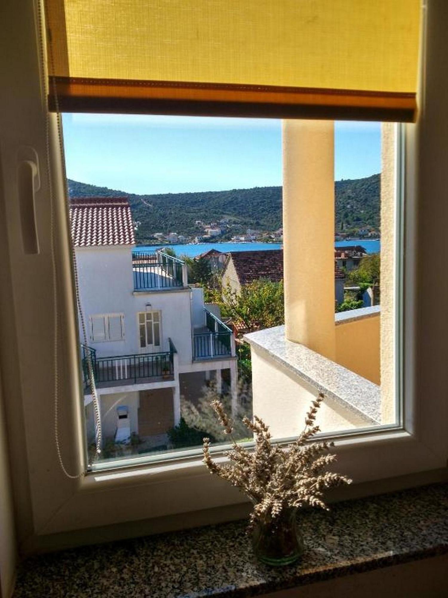 Apartments Vala Vinišće Стая снимка